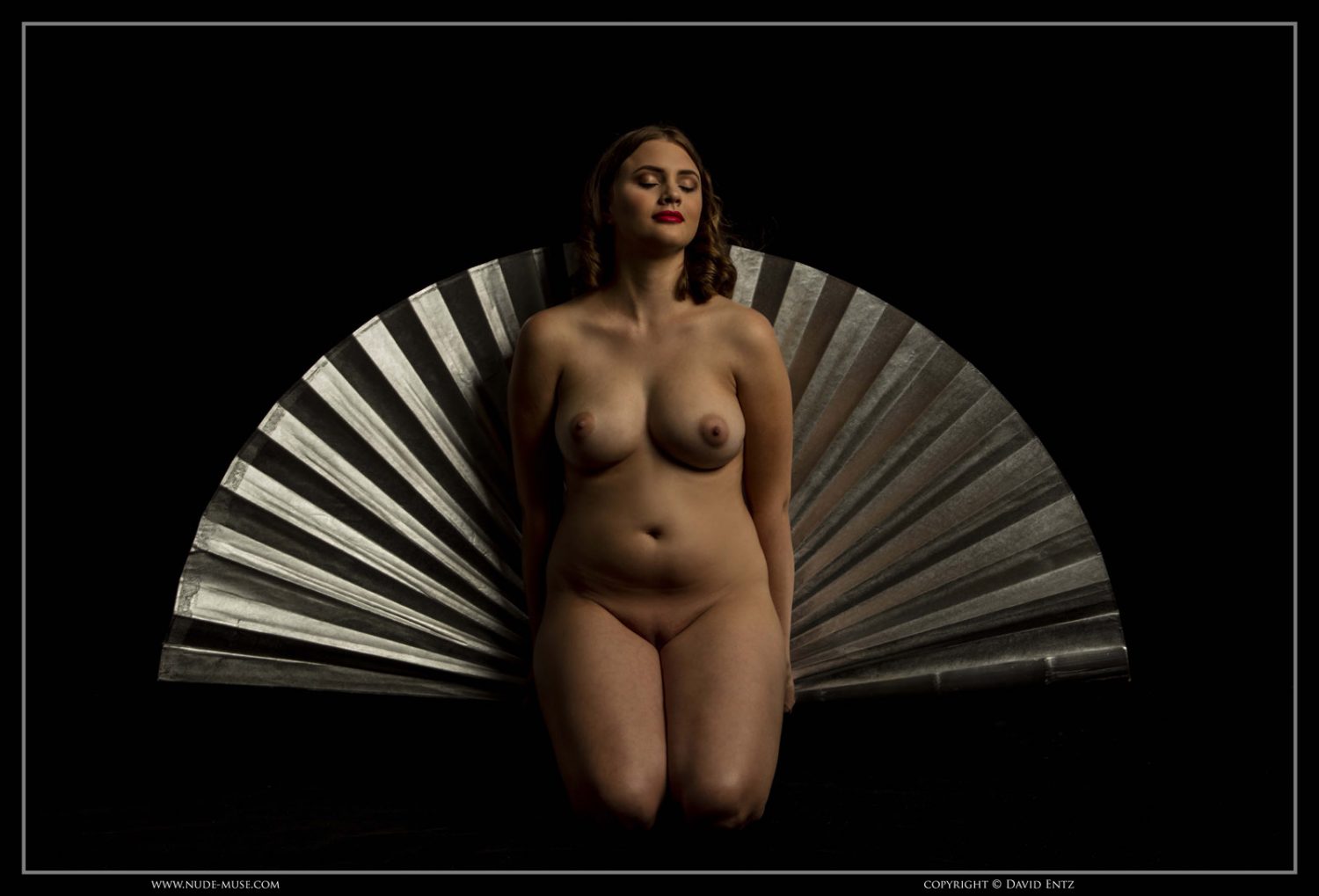 Skye Silver Fan Nude Muse